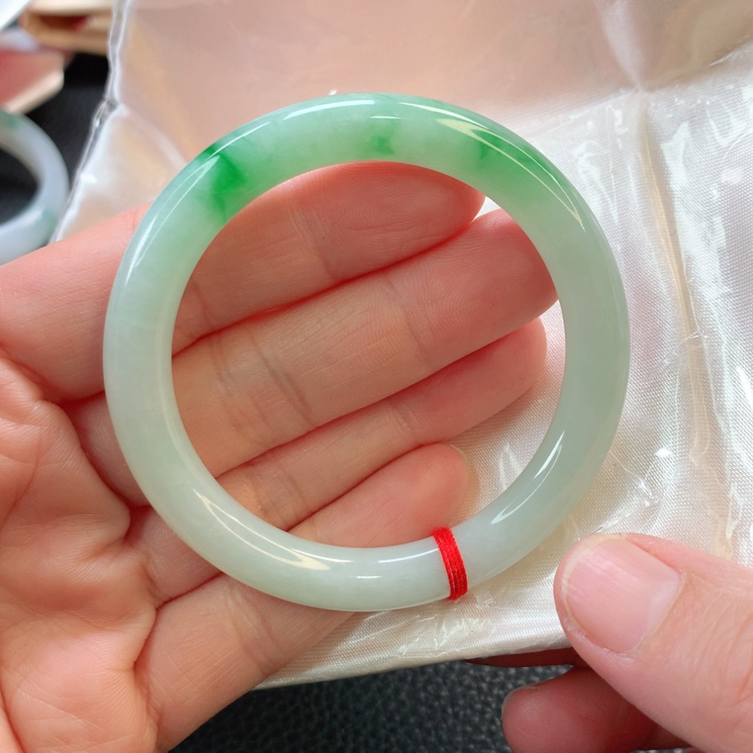 翡翠手镯未镶嵌50.5圆