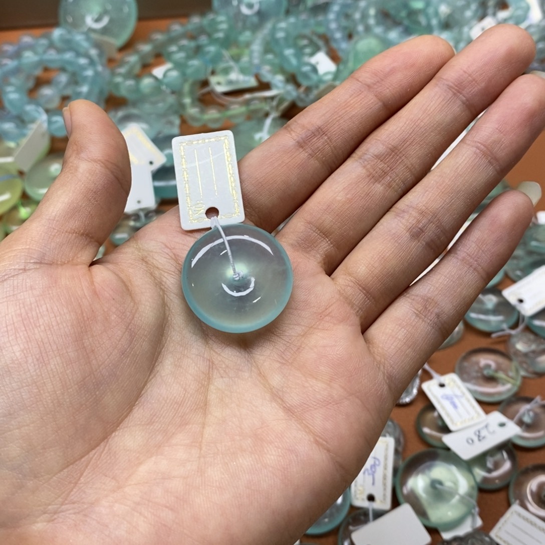 无***u蛇纹石玉未镶嵌颈饰