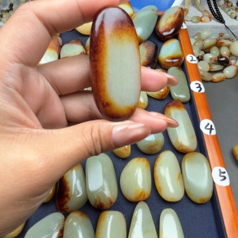 和田玉颈饰未镶嵌大****部