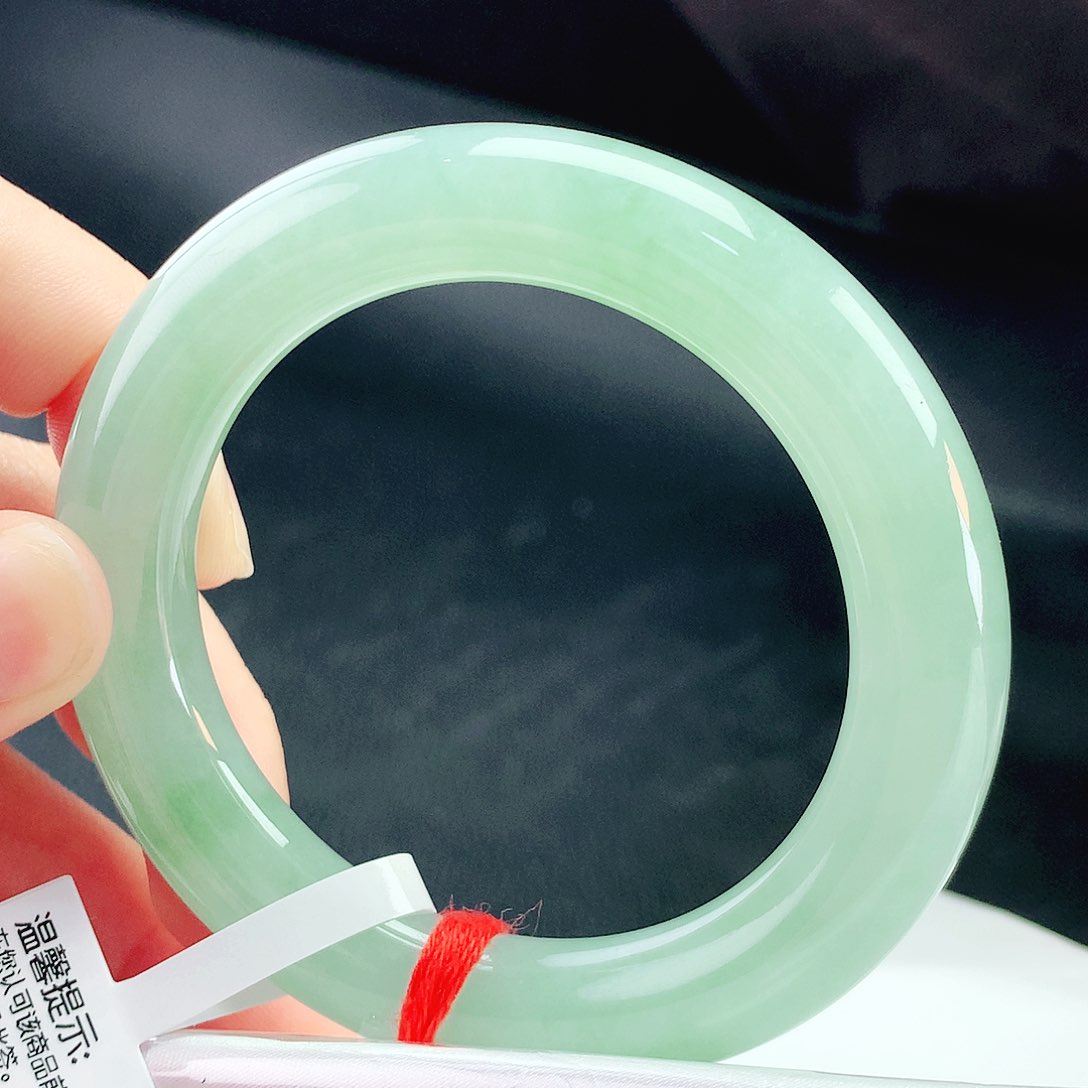 未镶嵌手镯（圆镯）翡翠54胖