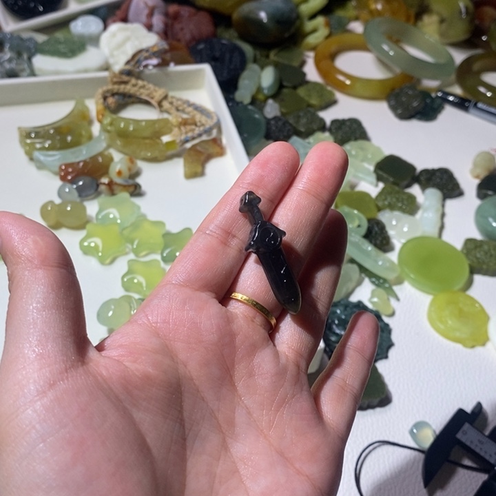 蛇纹石玉合金颈饰