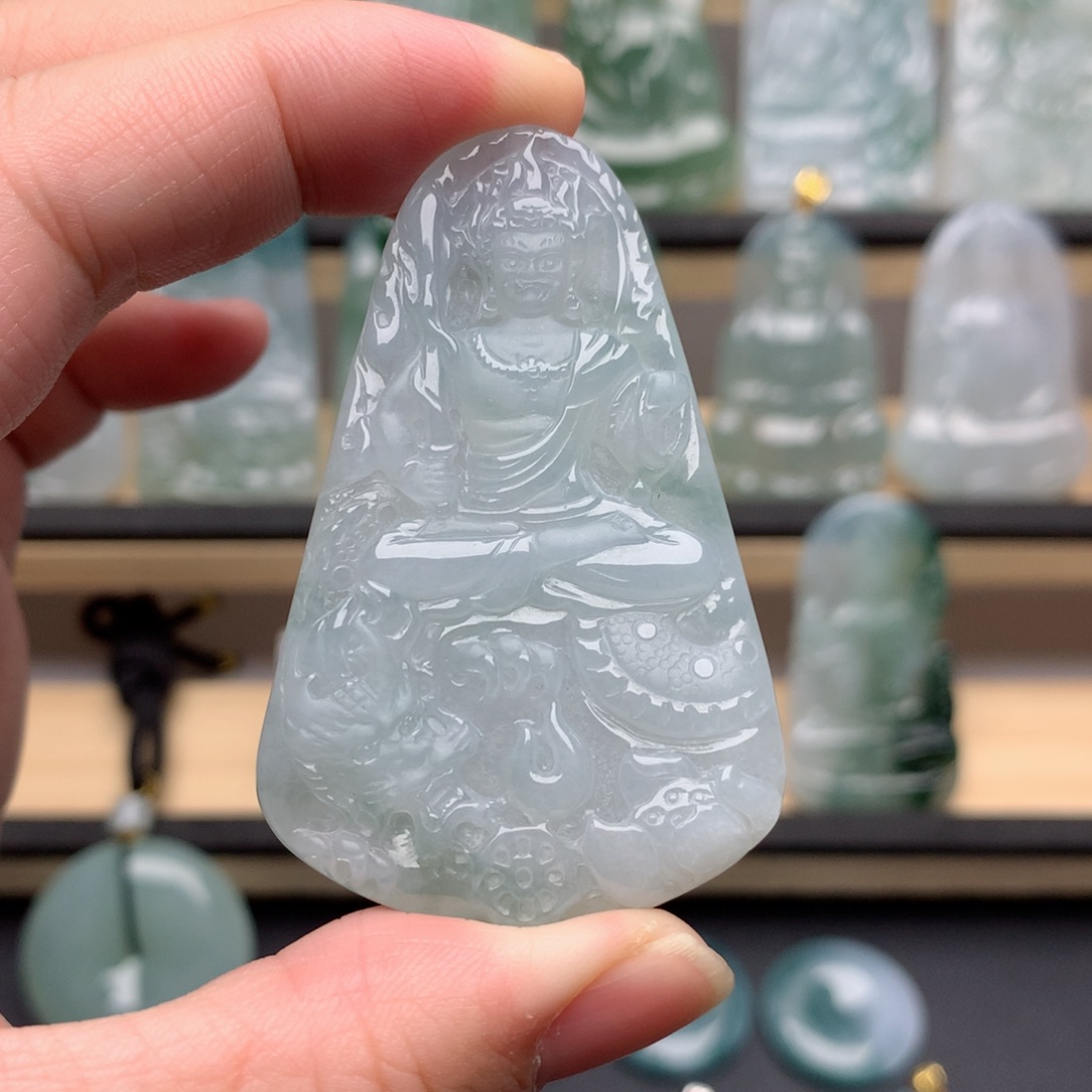 颈饰未镶嵌翡翠不动明王