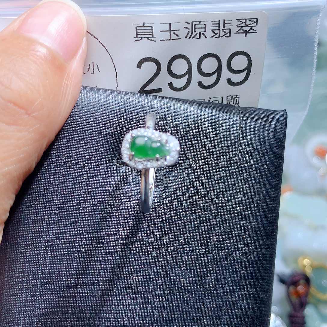 翡翠颈饰未镶嵌2999。