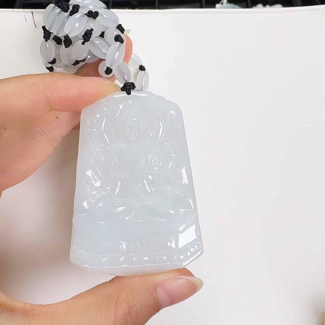 翡翠颈饰未镶嵌千手观音