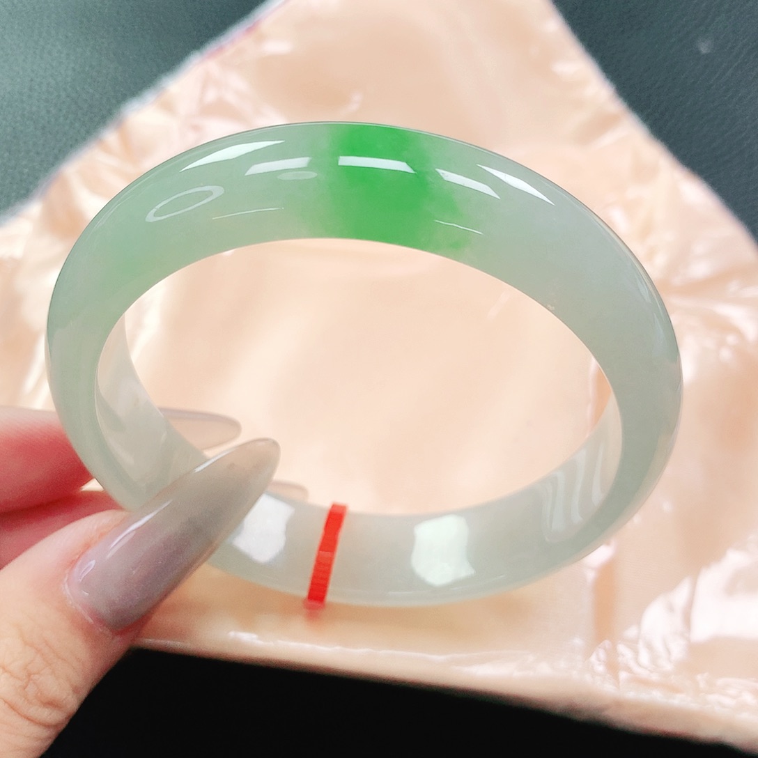 翡翠手镯未镶嵌58圈