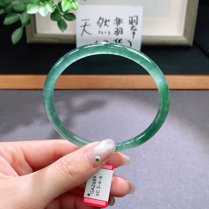 翡翠手镯未镶嵌天然翡翠手镯