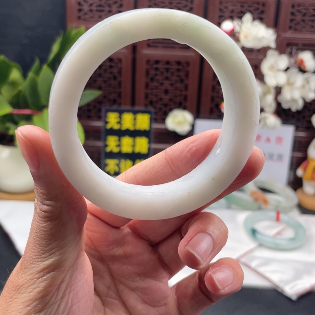 定制翡翠未镶嵌翡翠手镯定制