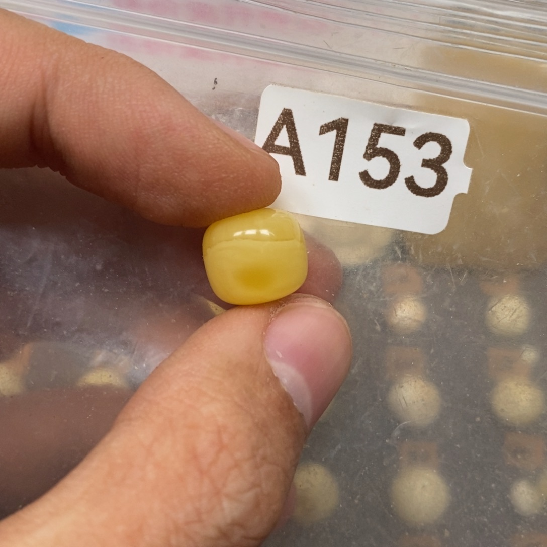 倾***衣蜜蜡未镶嵌裸石好