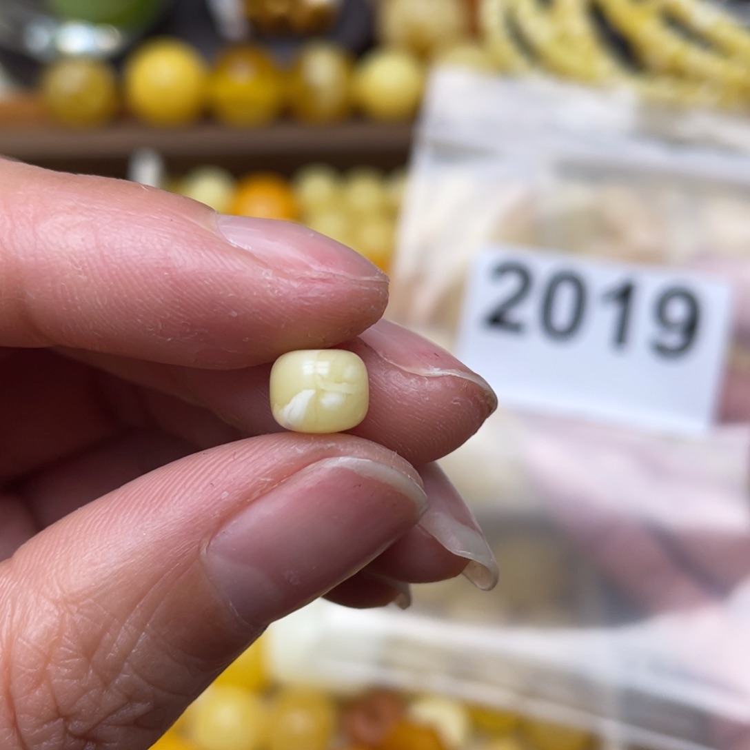 蜜蜡珠宝奇石未镶嵌皮坑7.2