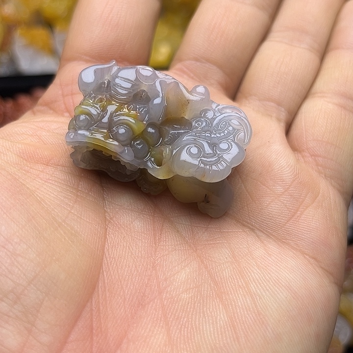 石英质玉（黄龙玉）颈饰未镶嵌