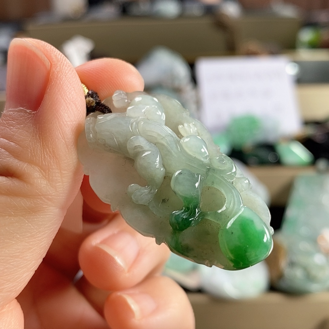 翡翠未镶嵌颈饰吊坠