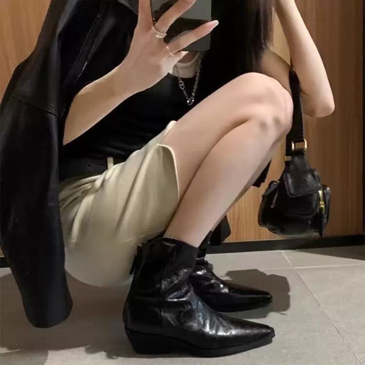 尖头粗跟后拉链秋冬防滑短靴