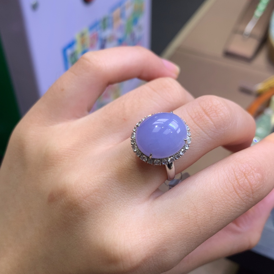 自***意翡翠18K金镶嵌颈饰翡翠