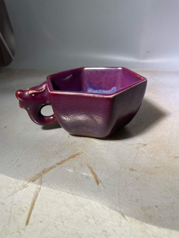 福利 钧窑 龙头杯 玫瑰紫釉 直径12公分（带杯把）  高5公分