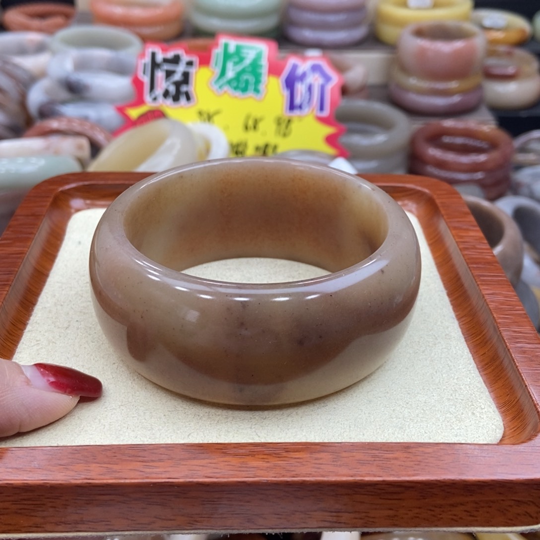 石英质玉手镯未镶嵌
