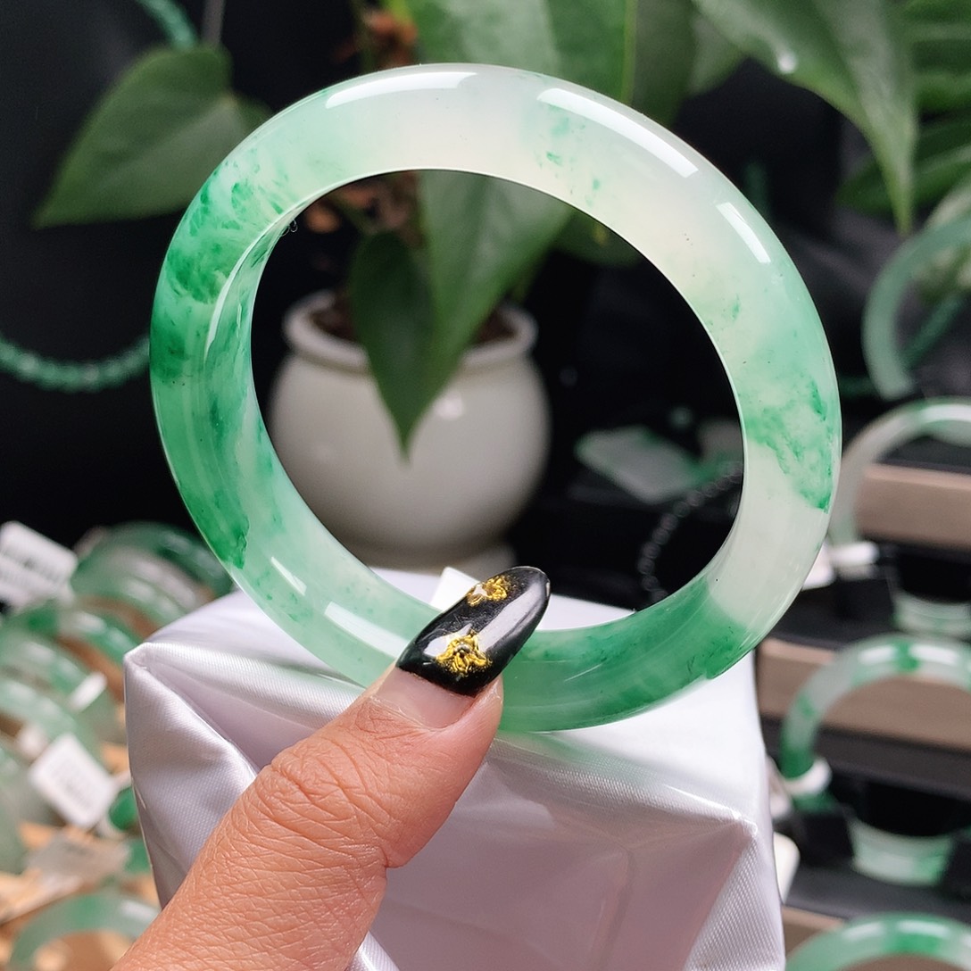 l***i石英质玉未镶嵌手镯57