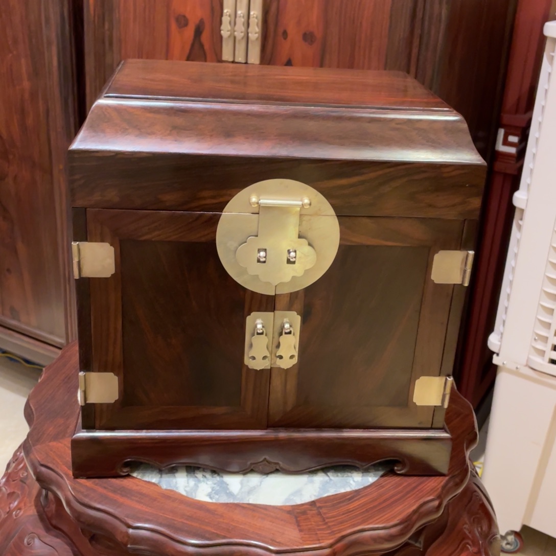 红酸枝木类成套家具