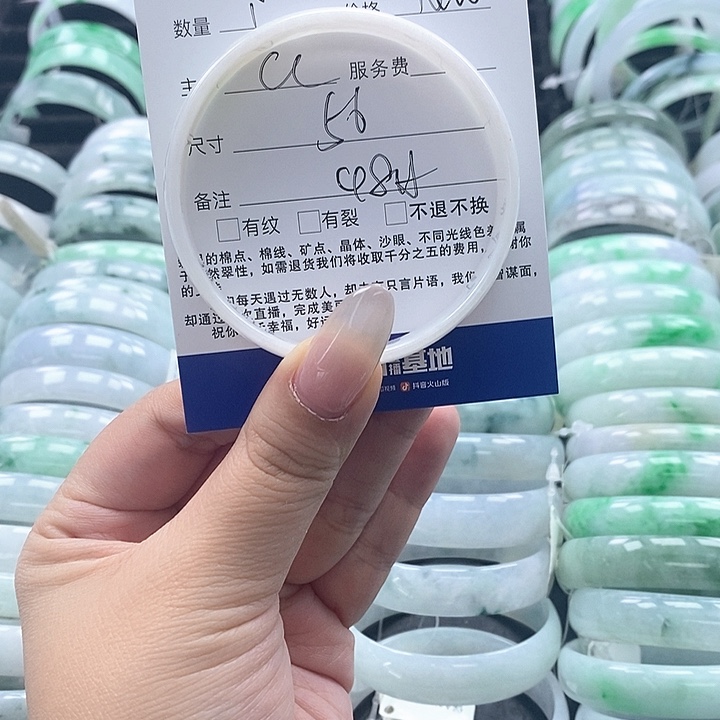 珊***珊翡翠未镶嵌手镯公主