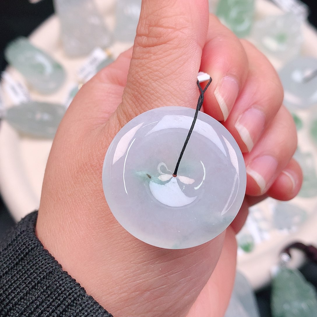 翡翠颈饰未镶嵌扣子