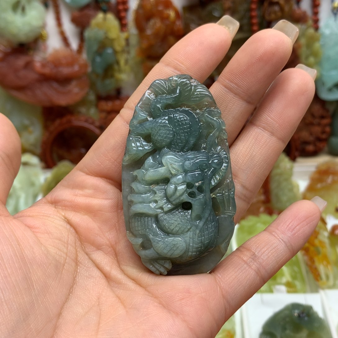 蛇纹石玉颈饰未镶嵌