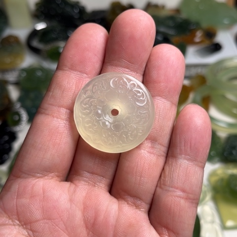 蛇纹石玉颈饰未镶嵌