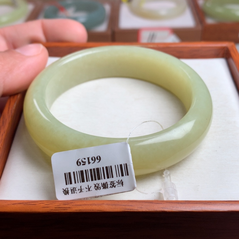 【闪购商品】和田玉手镯未镶嵌?*糖