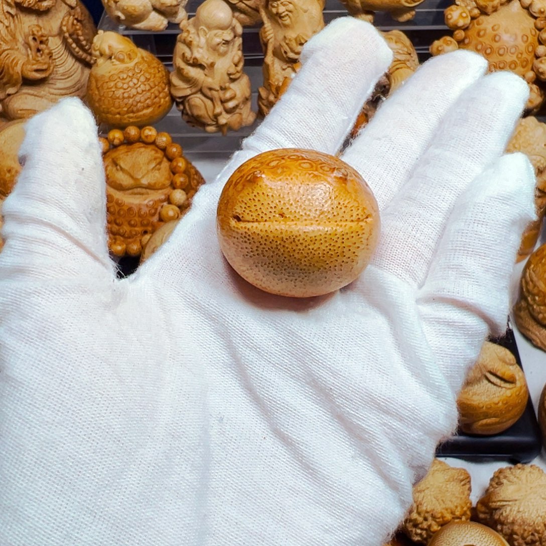 竹根雕竹雕金蟾。       