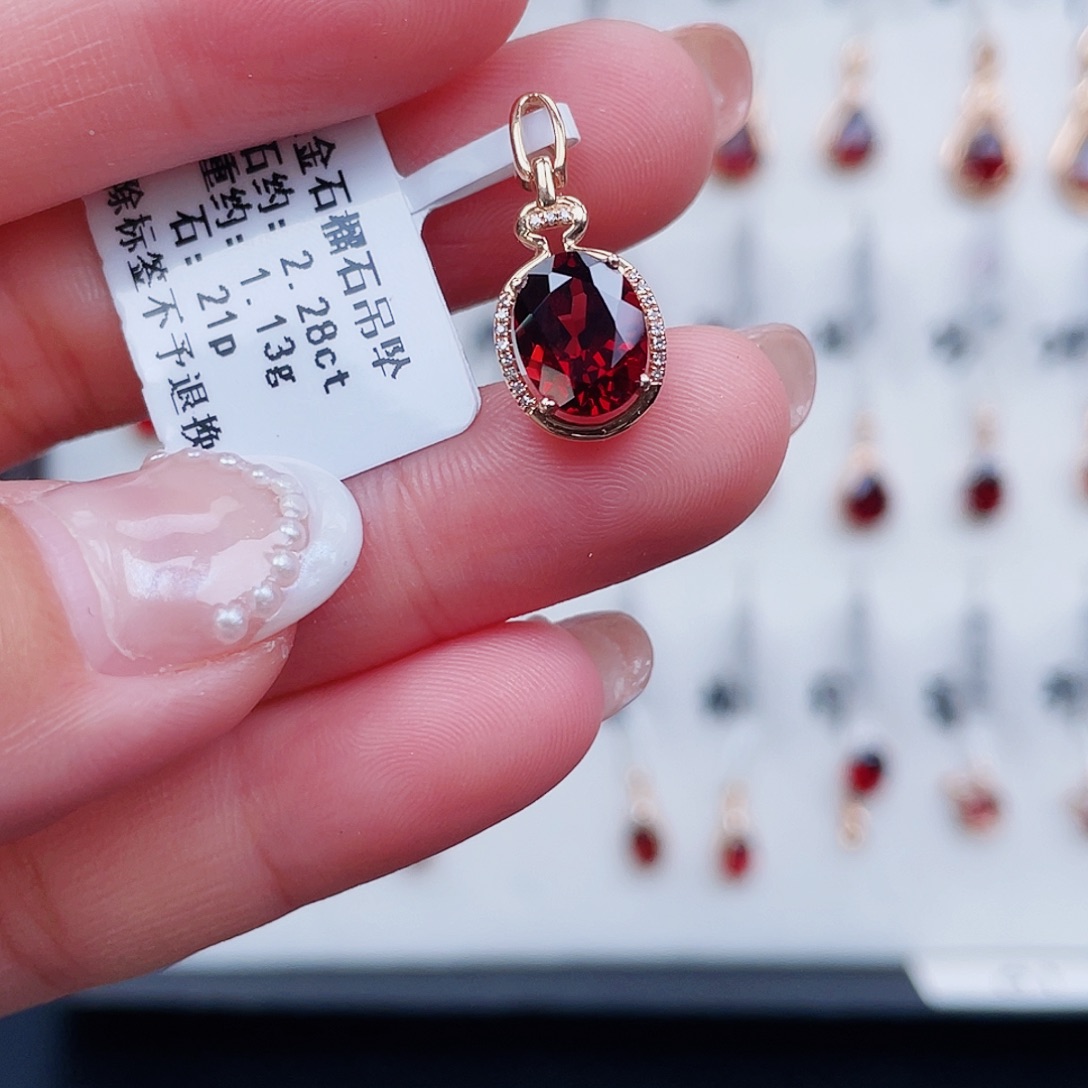 18K金镶嵌吊坠(不含链)石榴石