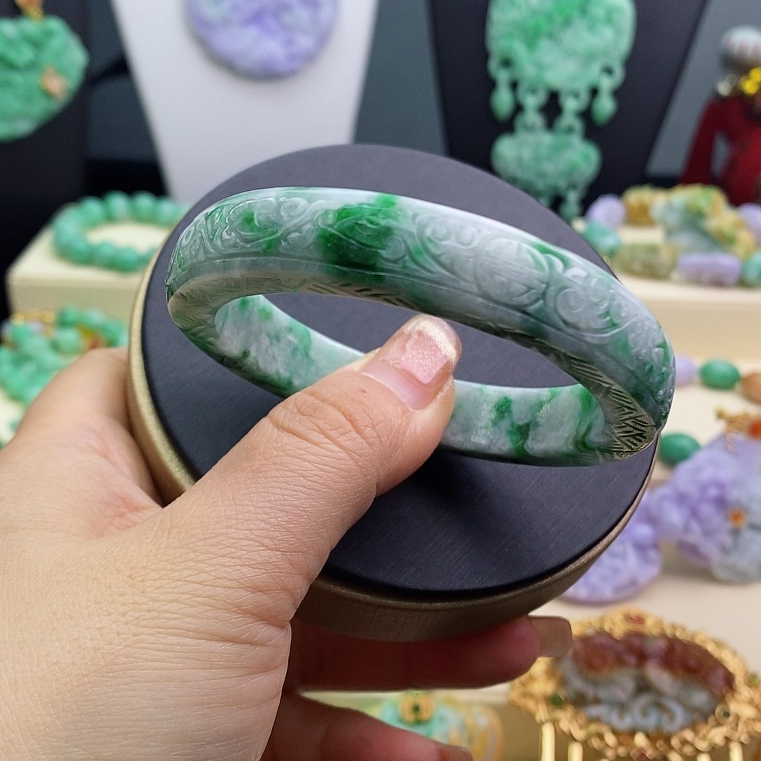 翡翠手镯未镶嵌手镯