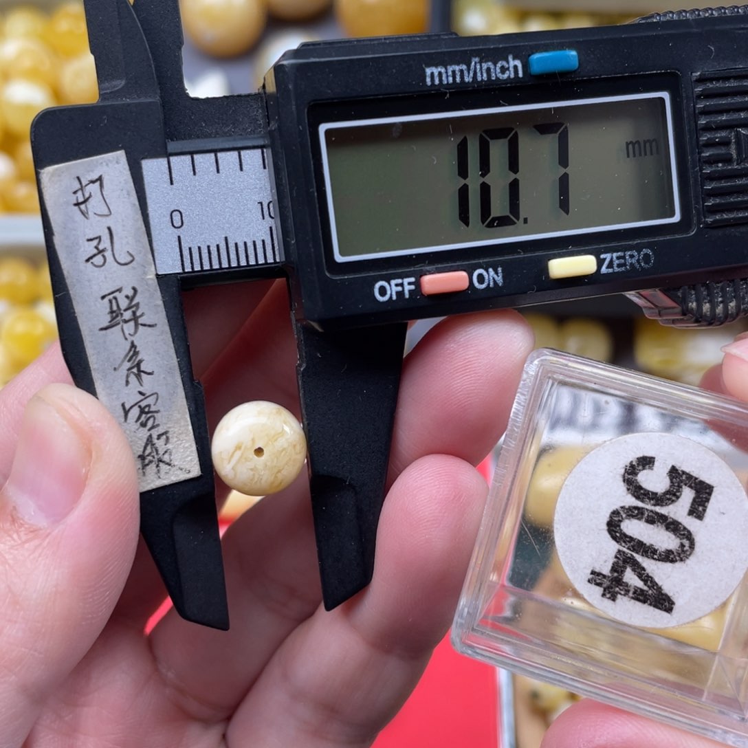 蜜蜡珠宝奇石未镶嵌