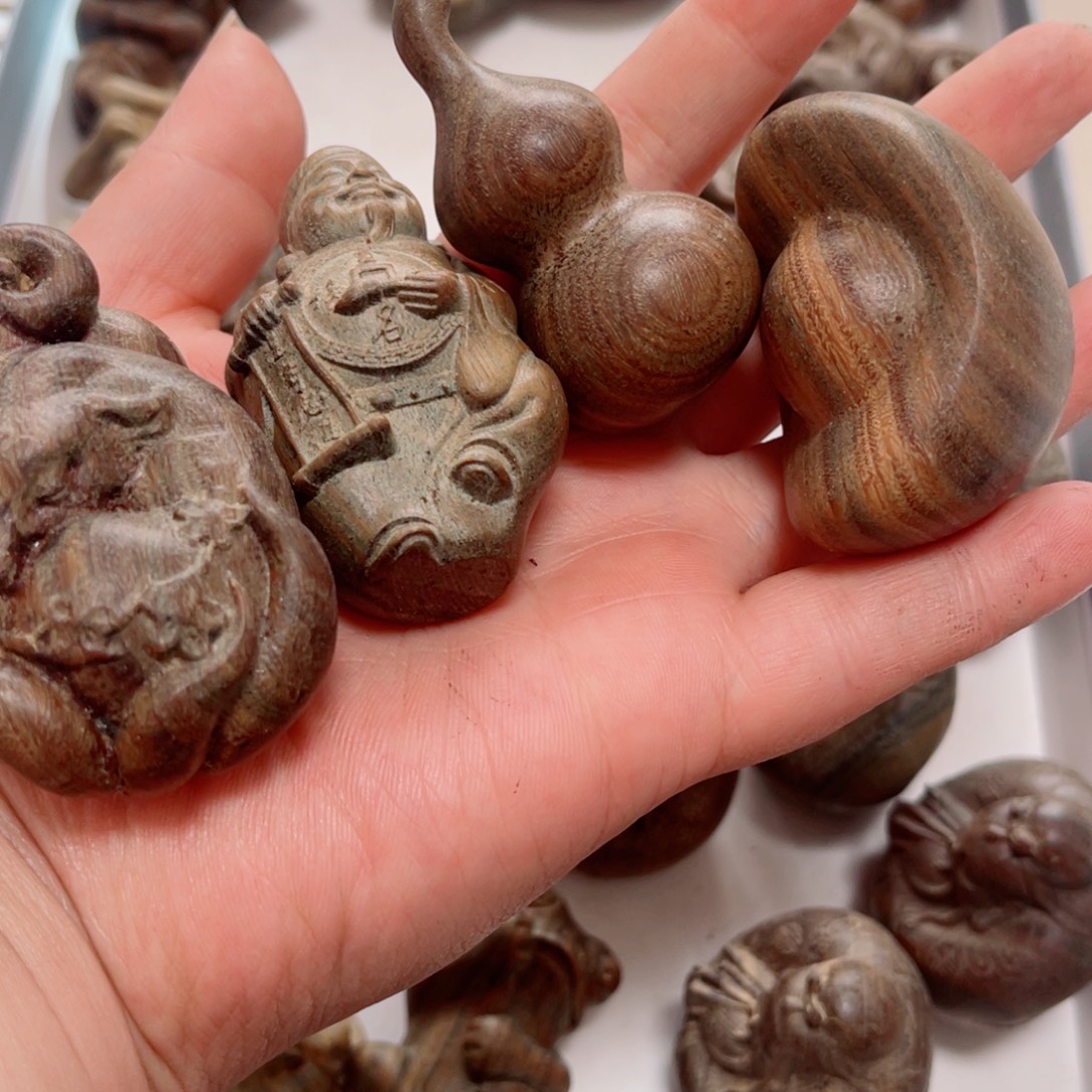 健***在香榧木瑕疵手把4个