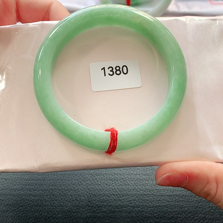 翡翠手镯未镶嵌天然翡翠手镯