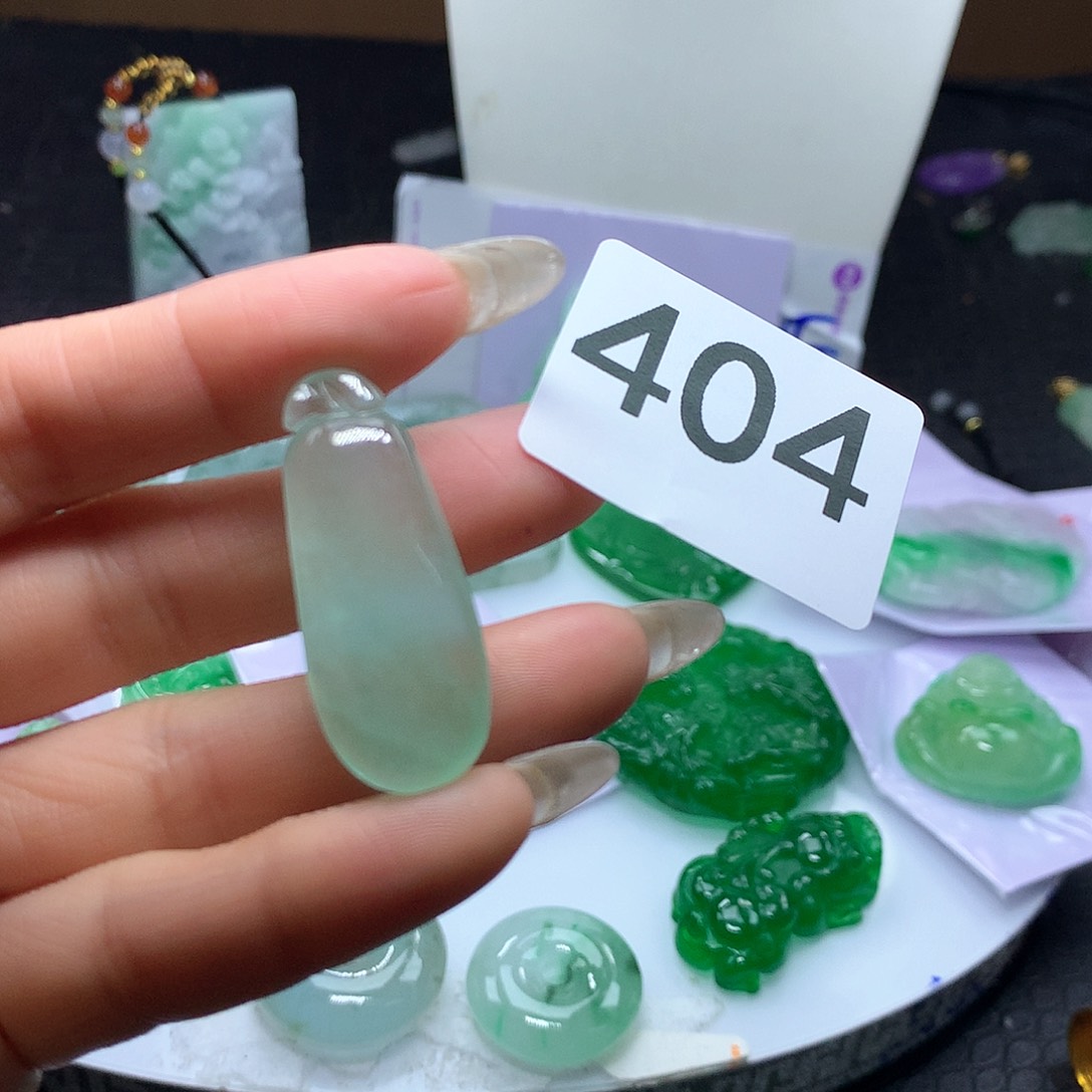 翡翠吊坠(赠链)未镶嵌