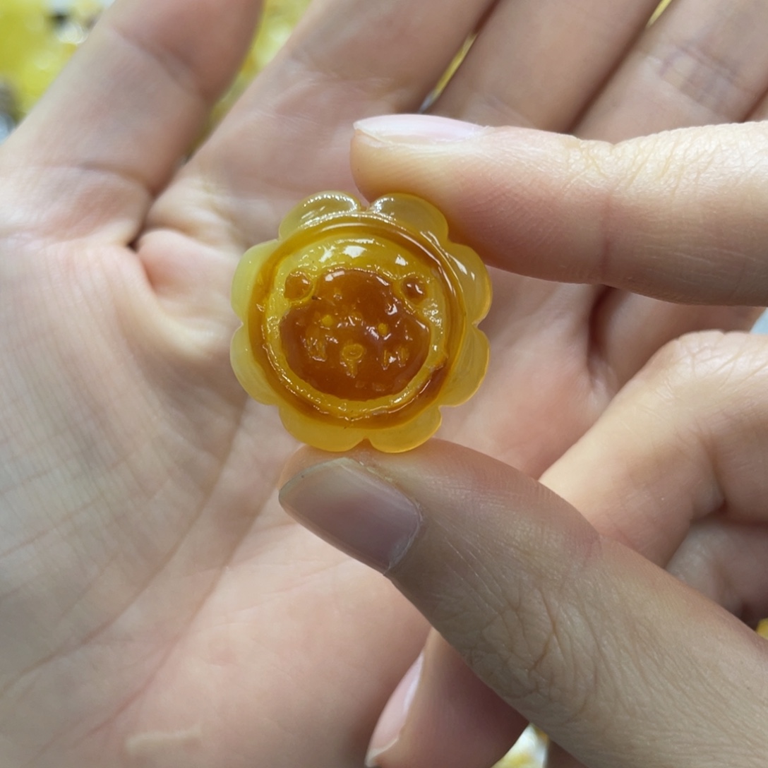 琥珀未镶嵌裸石天然琥珀
