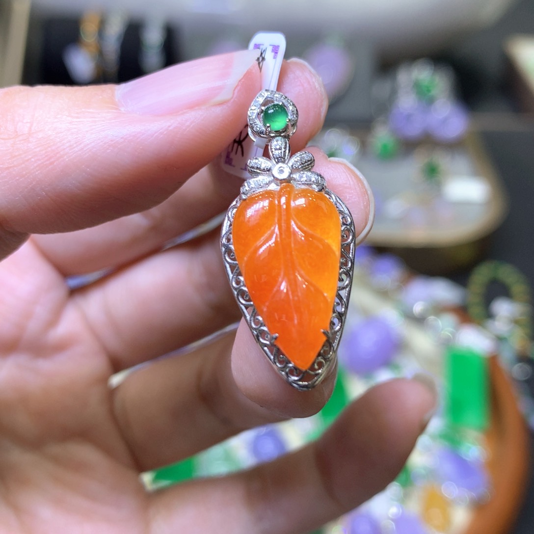 【闪购商品】翡翠颈饰18K金镶嵌翡翠吊坠项链