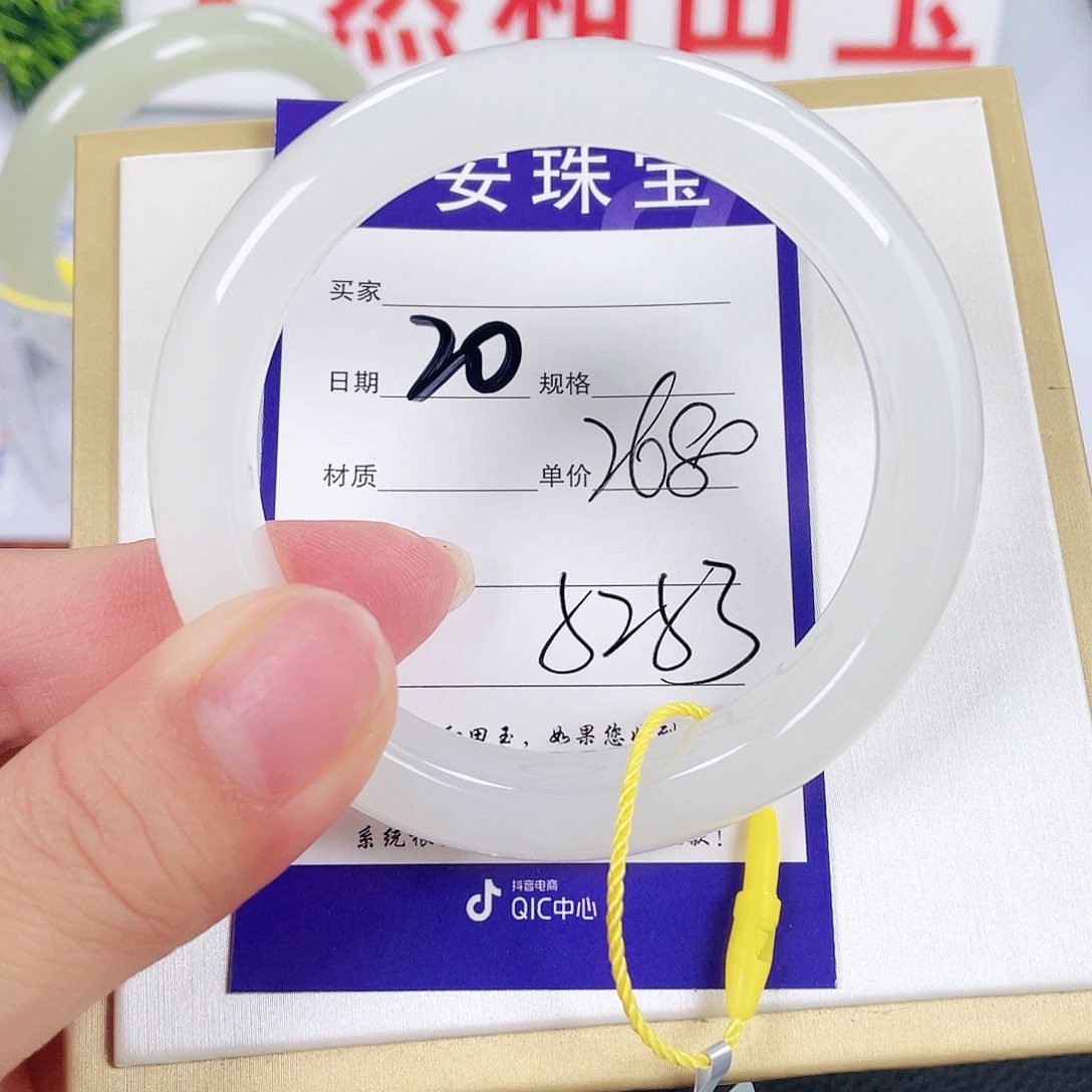 和田玉手镯未镶嵌