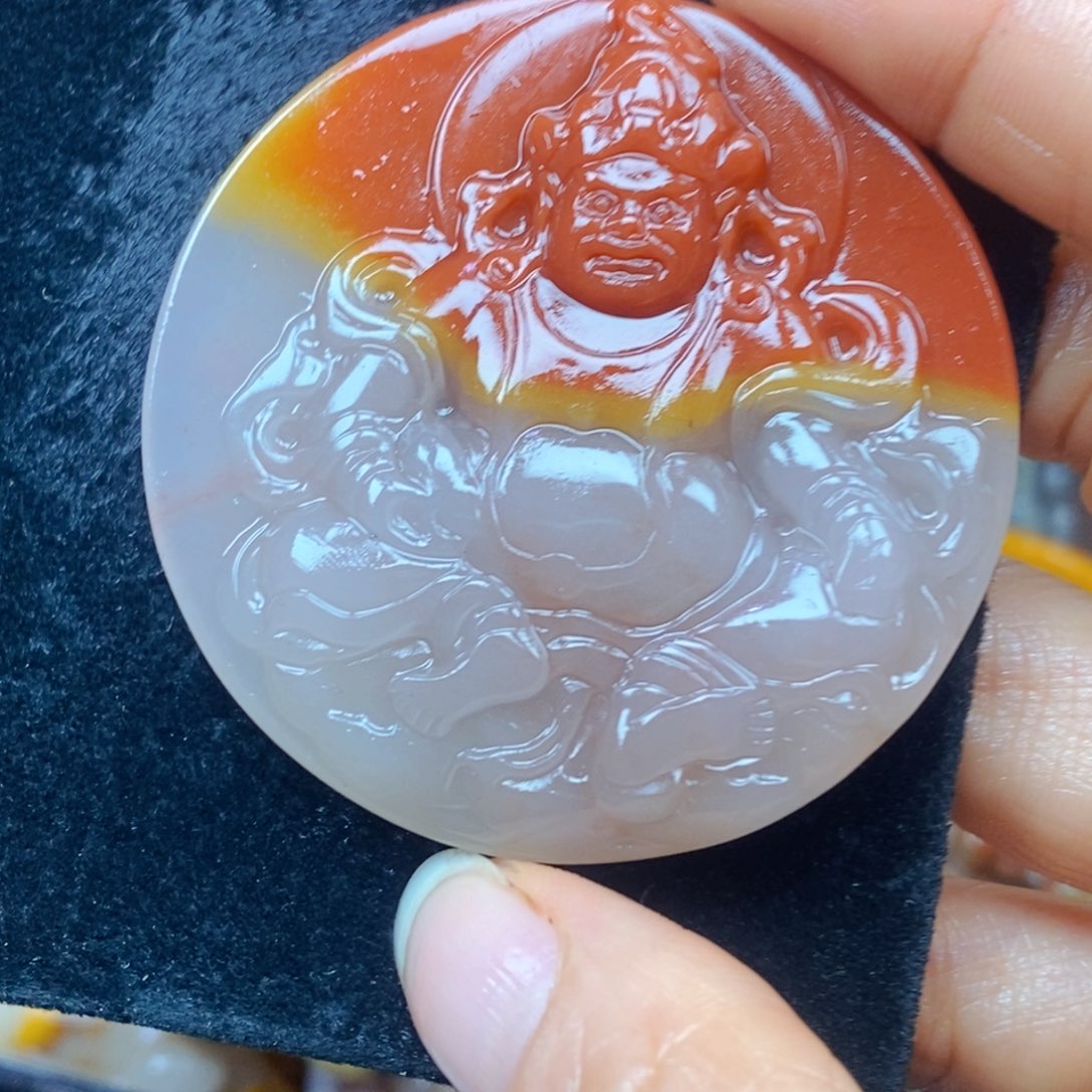 颈饰未镶嵌石英岩玉