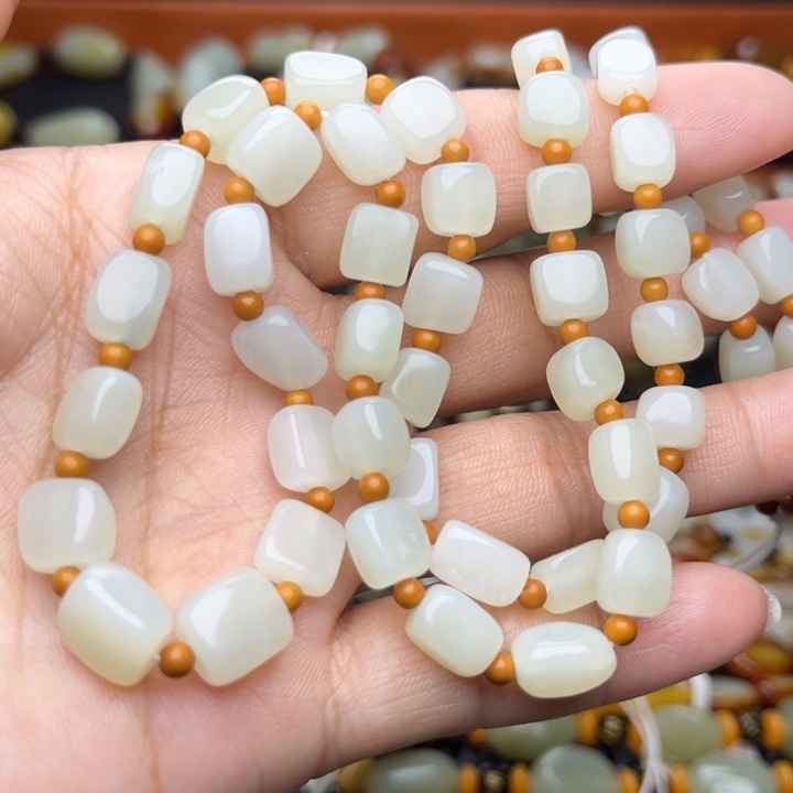 和田玉颈饰未镶嵌