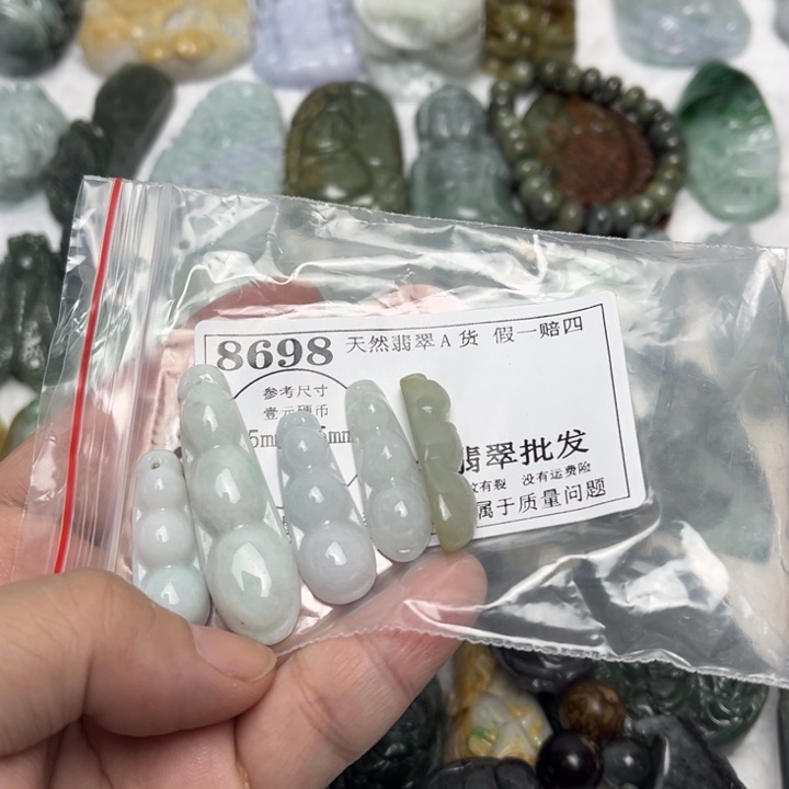 翡翠未镶嵌颈饰8698