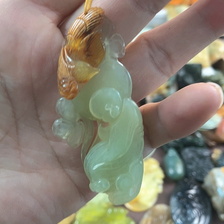 蛇纹石玉颈饰未镶嵌