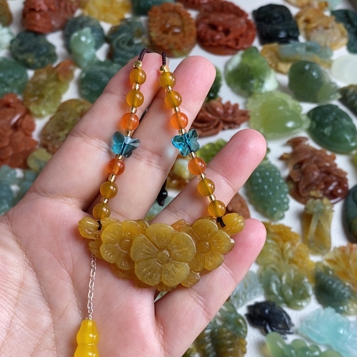 蛇纹石玉颈饰未镶嵌