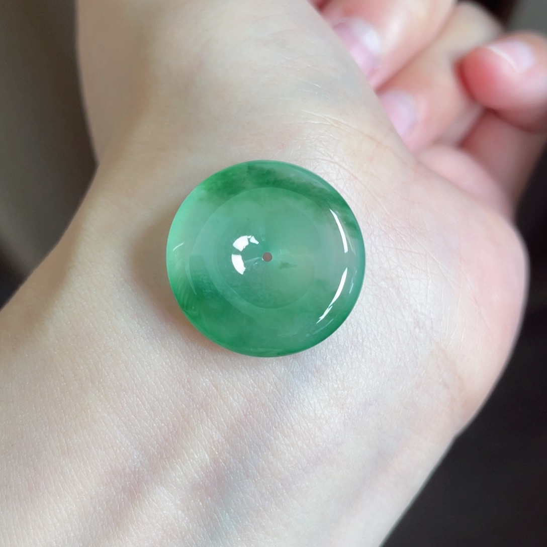 翡翠颈饰未镶嵌扣子