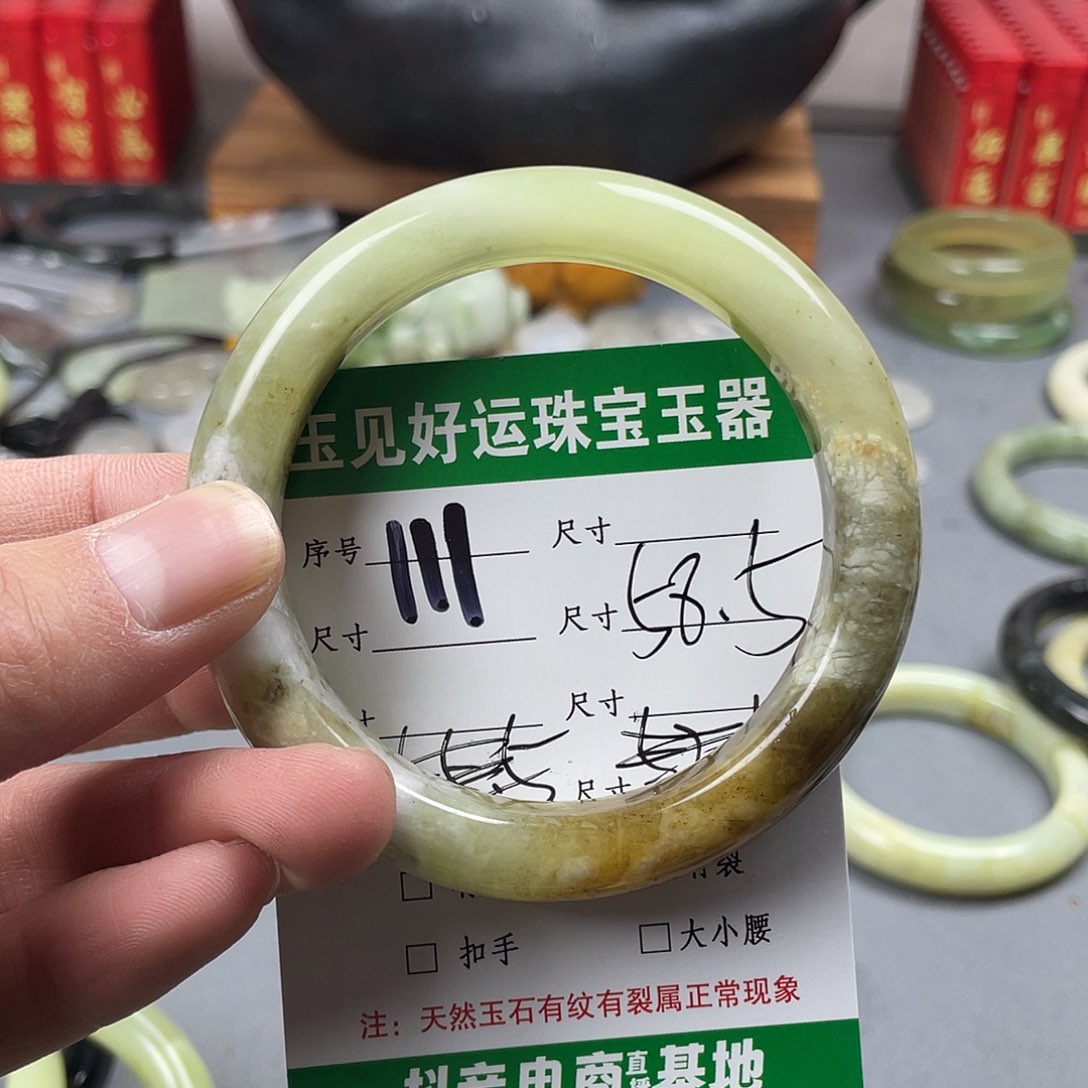 蛇纹石玉手镯未镶嵌
