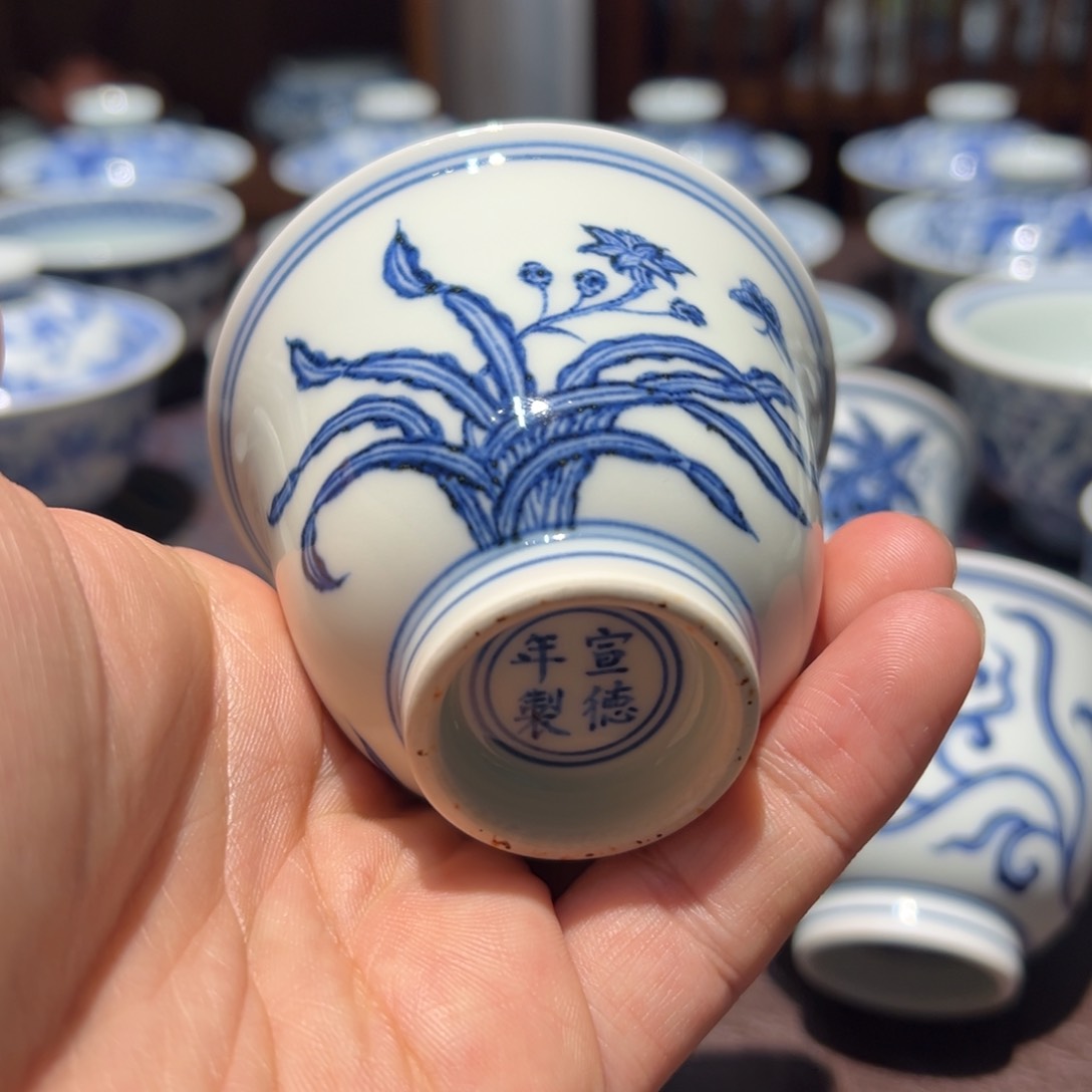 杯青花玉兰花铃铛杯口径约7.5厘米