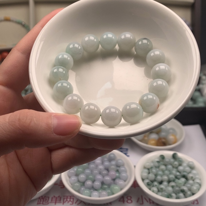 颈饰未镶嵌翡翠有瑕疵不退不换