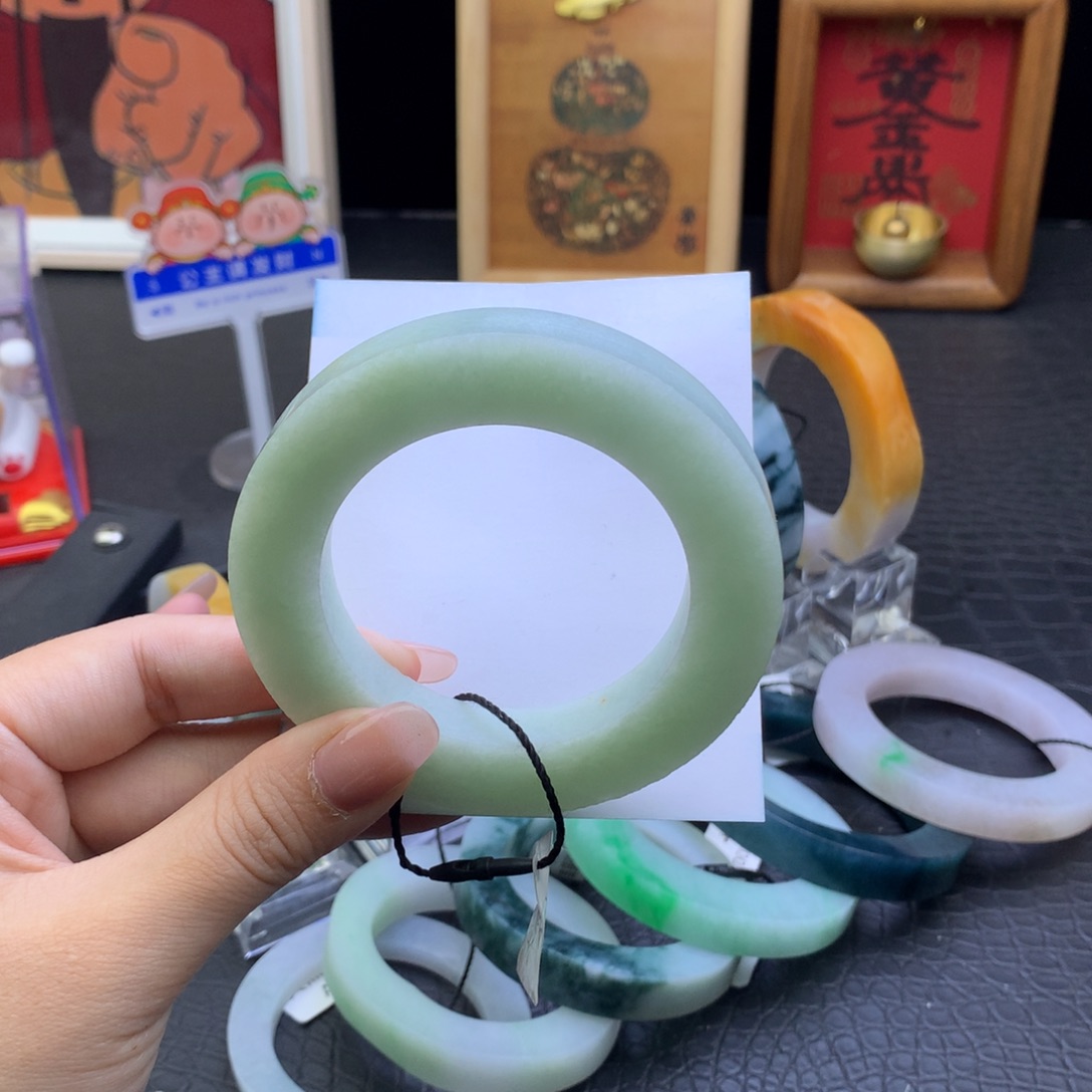 定制翡翠未镶嵌翡翠手镯