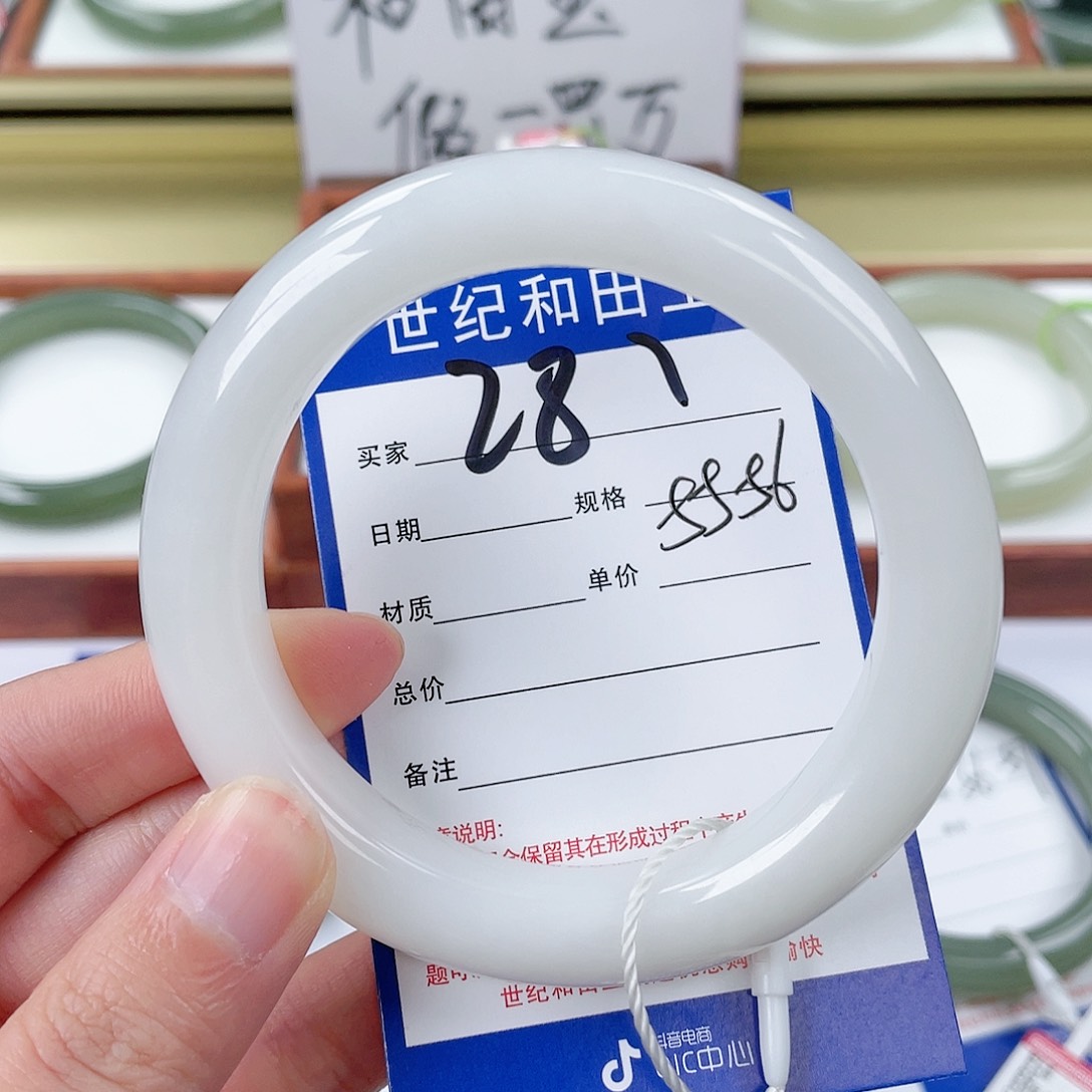 和田玉手镯未镶嵌