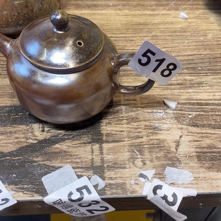 杯阿*哥柴烧鱼片用盐水冲洗