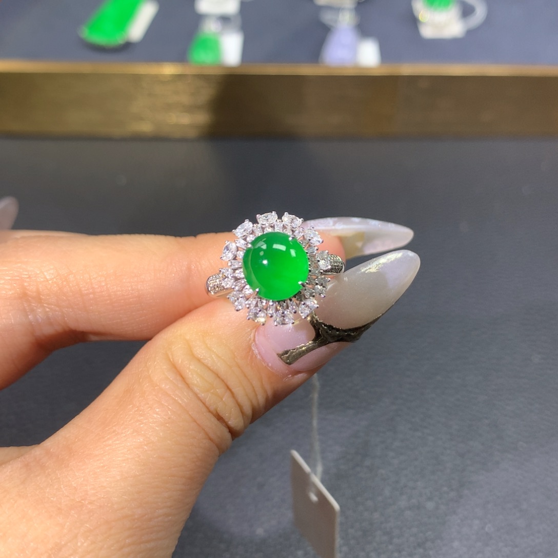 翡翠戒指18K金镶嵌翡翠