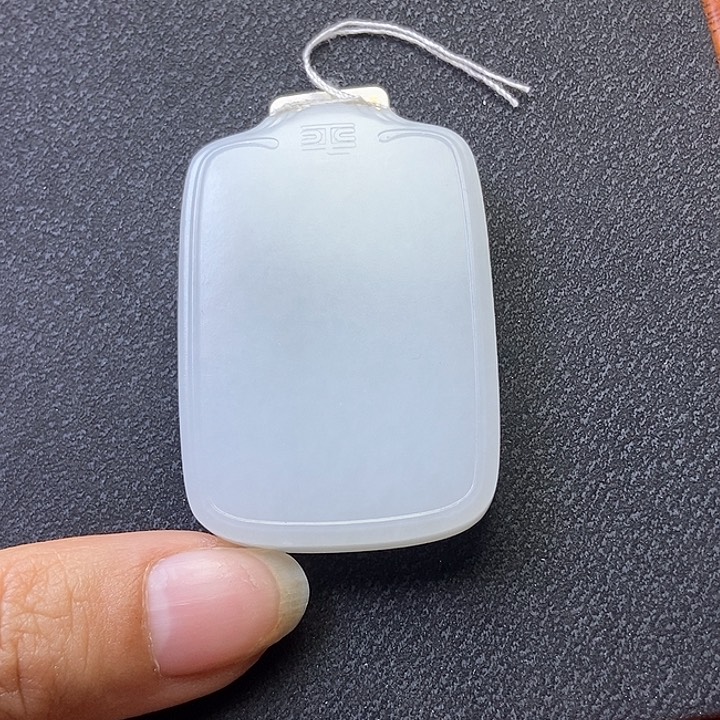 和田玉挂件未镶嵌人*山